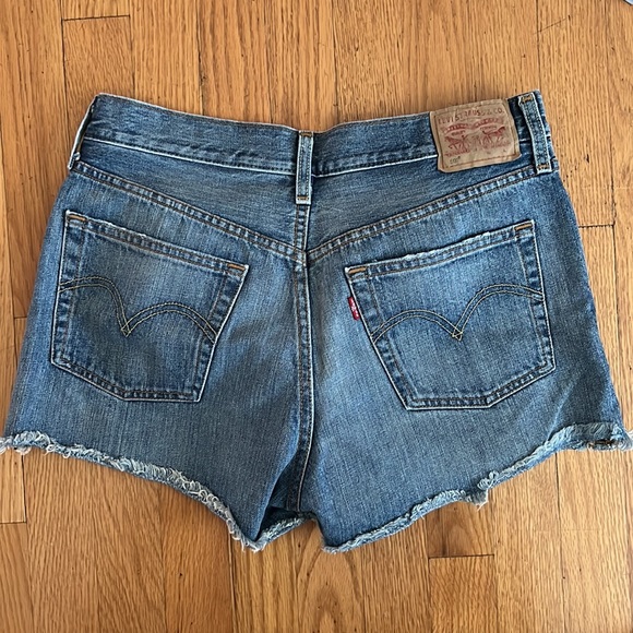 Levi’s cutoff denim jean shorts, size 29 - Picture 1 of 6